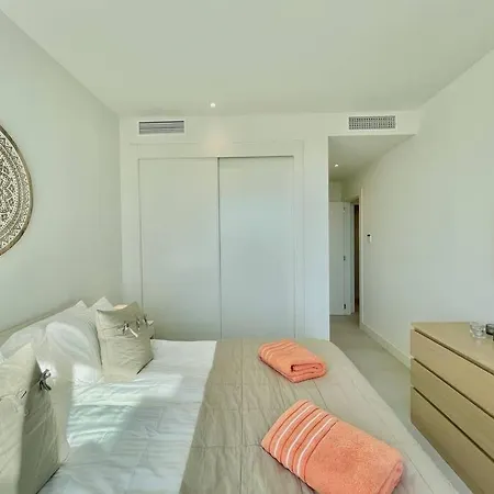 Apartment Santa Barbara Heights - Heated Pool, Gym, Bbq.