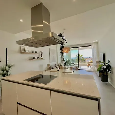Apartment Santa Barbara Heights - Heated Pool, Gym, Bbq. Malaga