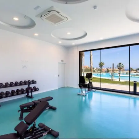 Apartment Santa Barbara Heights - Heated Pool, Gym, Bbq. *