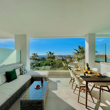 Santa Barbara Heights - Heated Pool, Gym, Bbq. Apartment *
