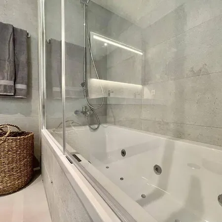 Santa Barbara Heights - Heated Pool, Gym, Bbq. * Malaga